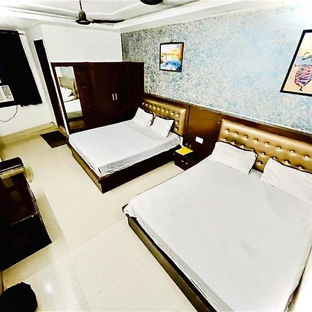 Blue Rose International, Family Hotel Agra  Ngoại thất bức ảnh