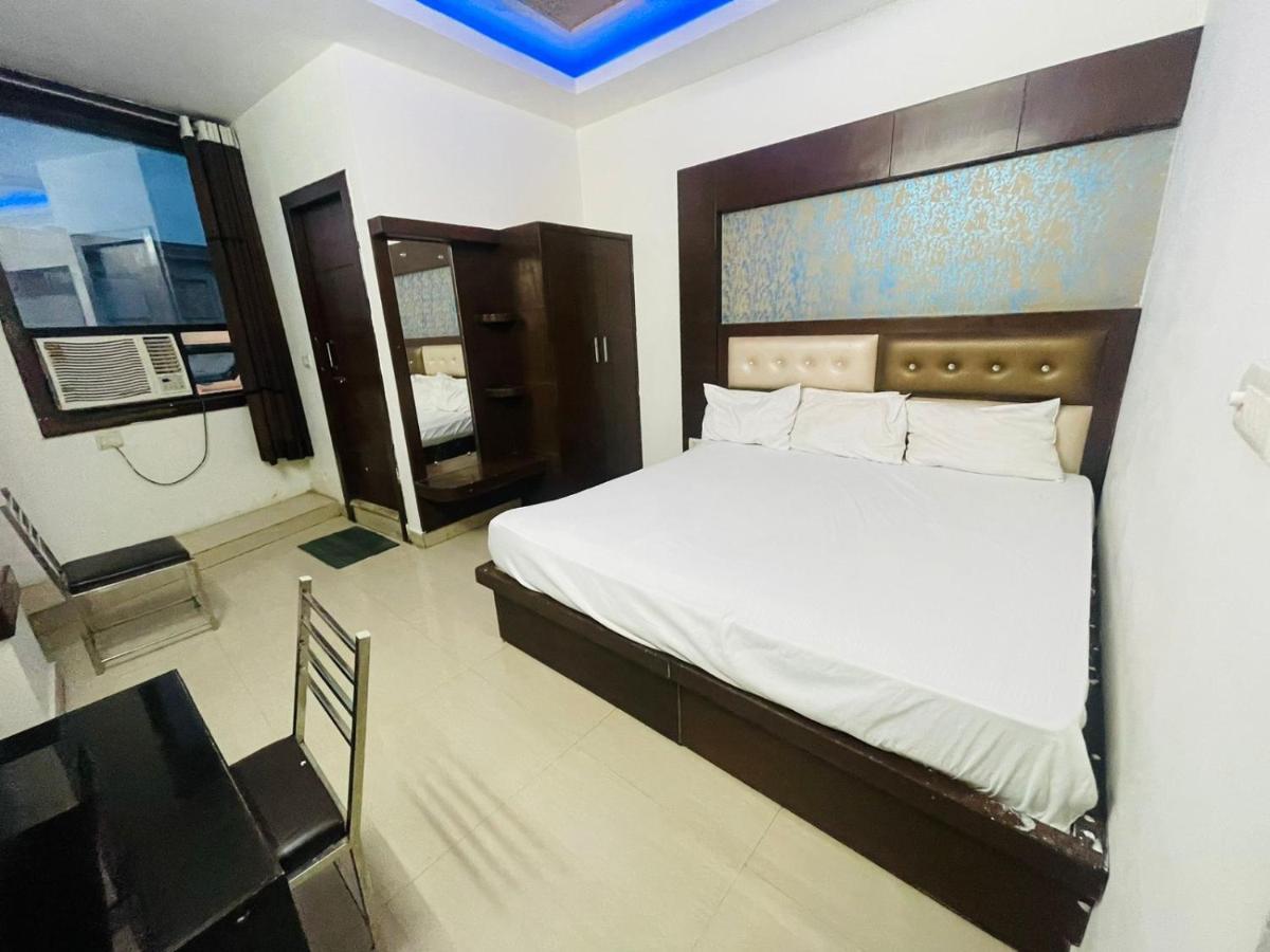 Blue Rose International, Family Hotel Agra  Ngoại thất bức ảnh