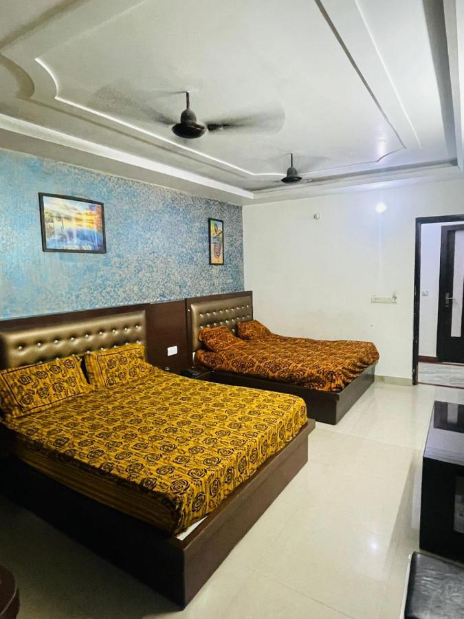 Blue Rose International, Family Hotel Agra  Ngoại thất bức ảnh