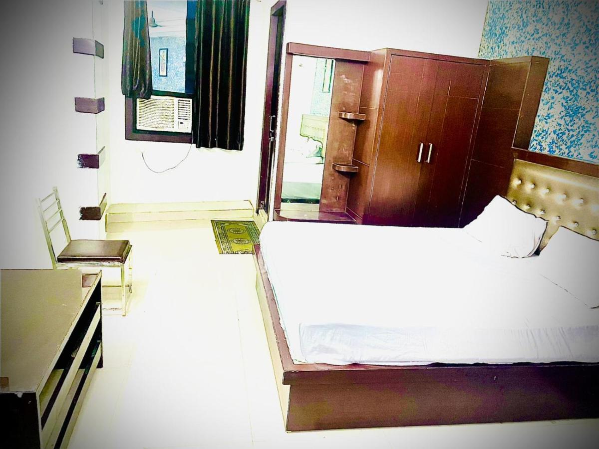 Blue Rose International, Family Hotel Agra  Ngoại thất bức ảnh