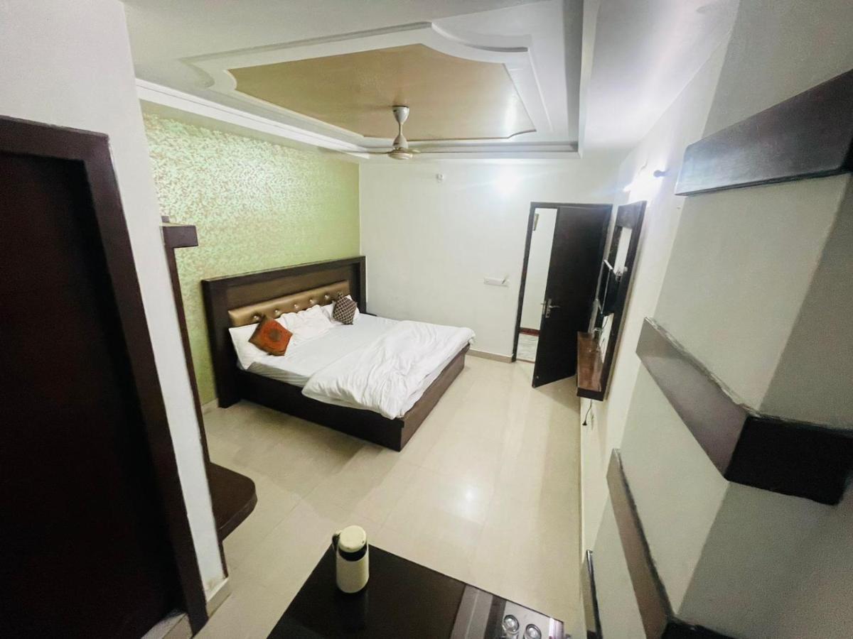 Blue Rose International, Family Hotel Agra  Ngoại thất bức ảnh