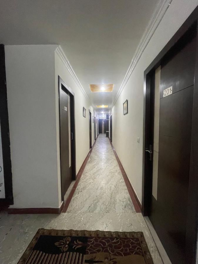 Blue Rose International, Family Hotel Agra  Ngoại thất bức ảnh