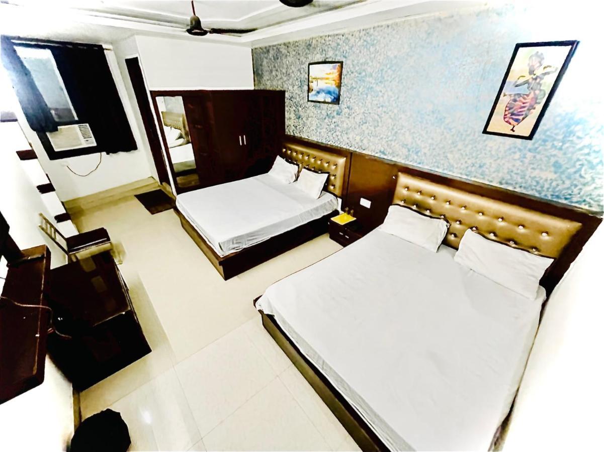 Blue Rose International, Family Hotel Agra  Ngoại thất bức ảnh