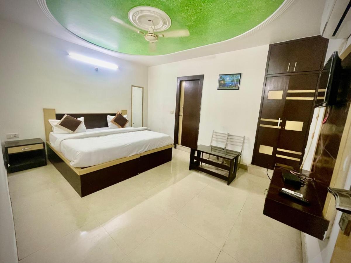 Blue Rose International, Family Hotel Agra  Ngoại thất bức ảnh
